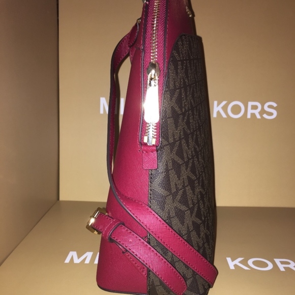 NWT - MICHAEL KORS SIGNATURE BACKPACK - CUTE!!!